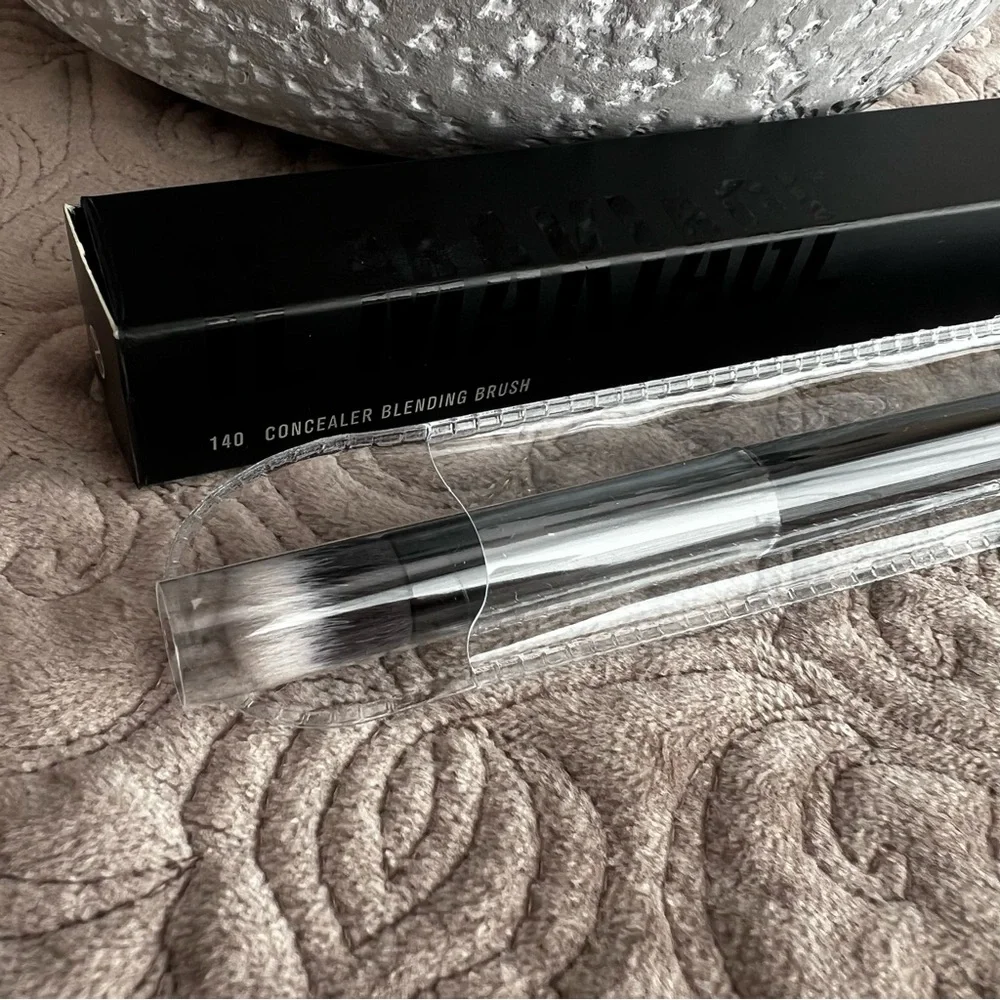 IL MAKIAGE Concealer Blending Brush #140 NIB